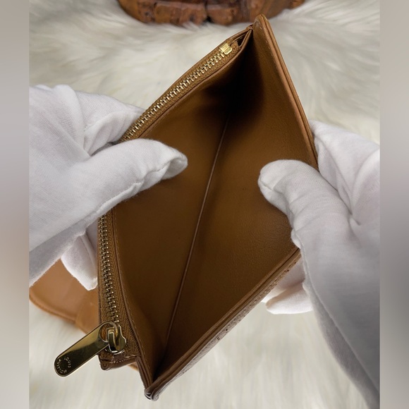(MT49) Authentic Pre-Loved Louis Vuitton Mahina Portefeuille Amelia Wallet - Picture 12 of 16